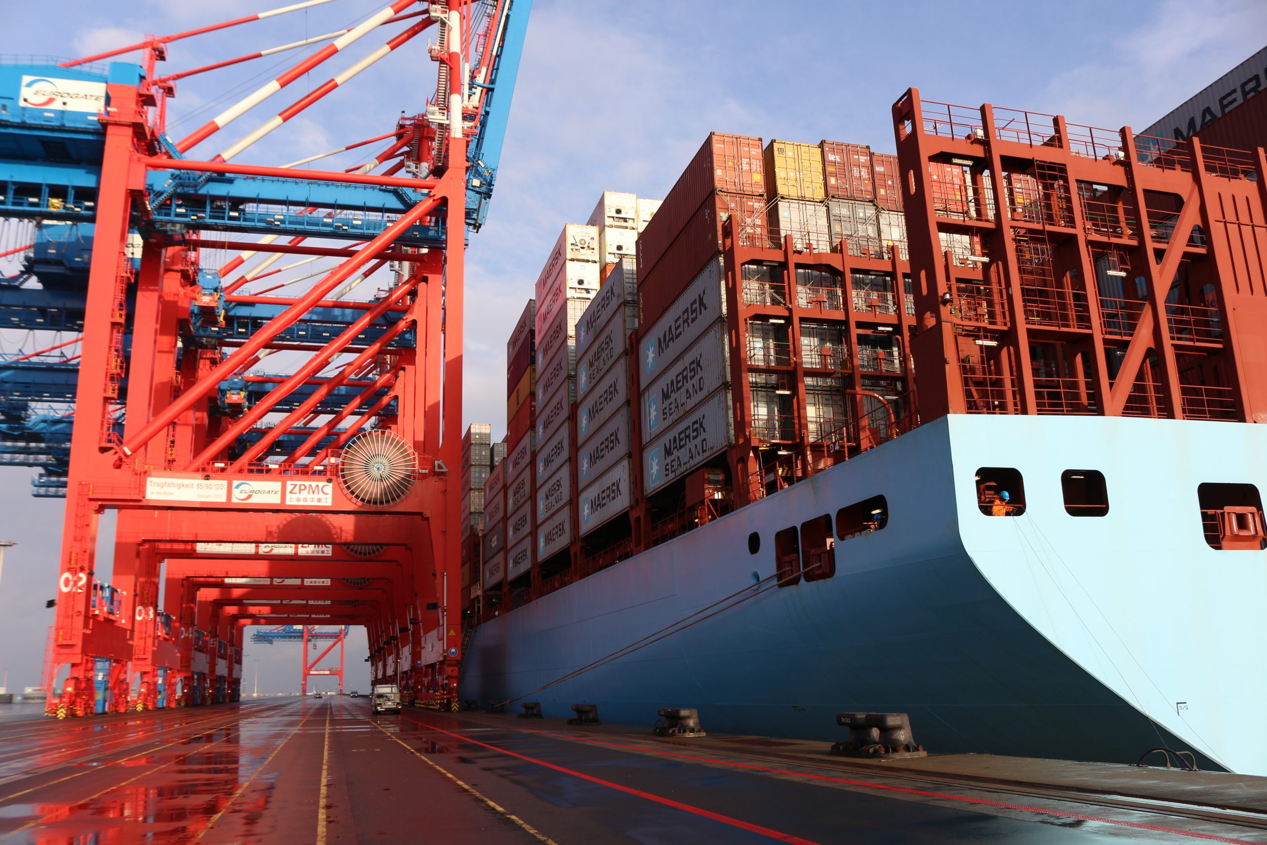 https://www.seaports.de/content/uploads/Wilhelmshaven_Gut_Container_CTW-scaled.jpg